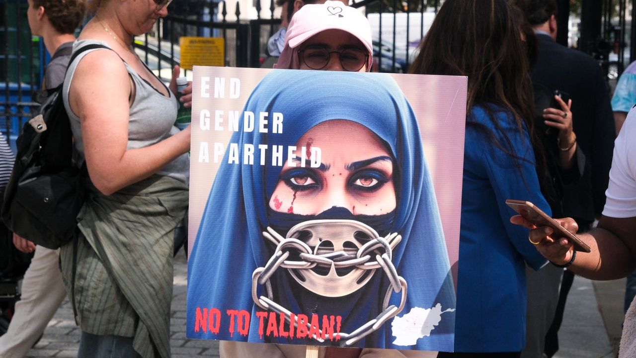 Protest for Afghan women in London.