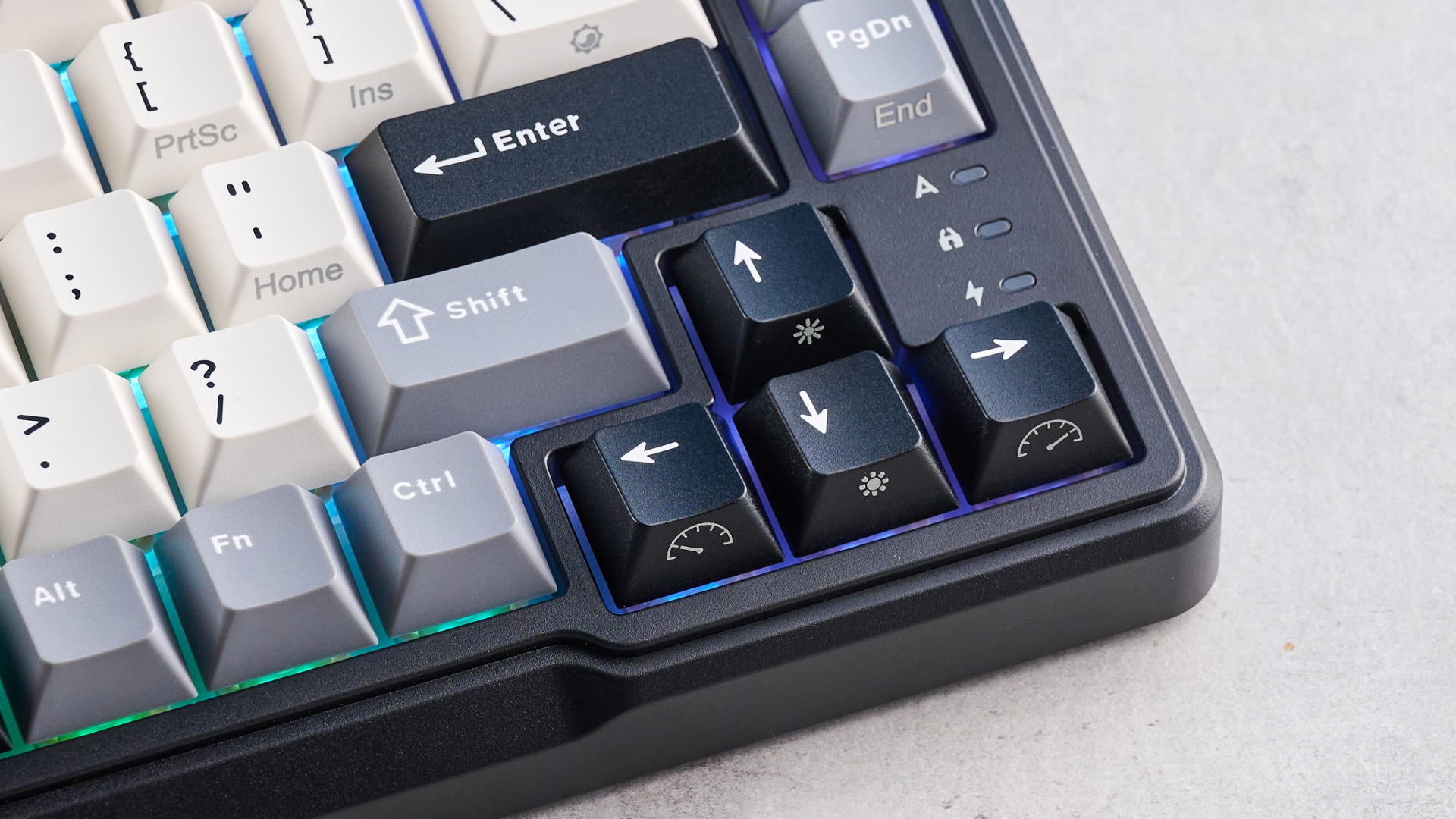 Royal Kludge L75 mechanical keyboard in black