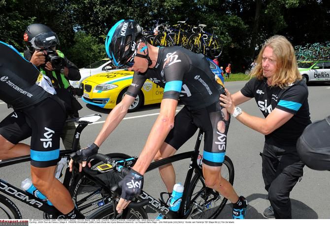 Chris Froome (Team Sky) crashes during stage 4