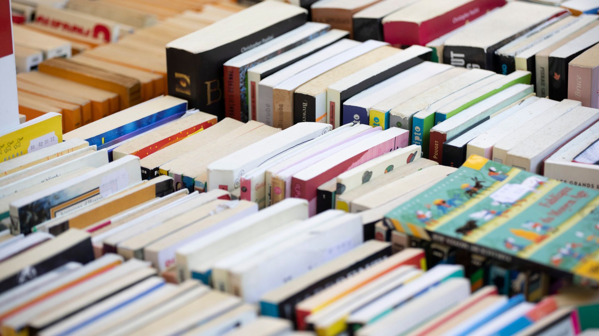How to sell books online - Book stall at flea market