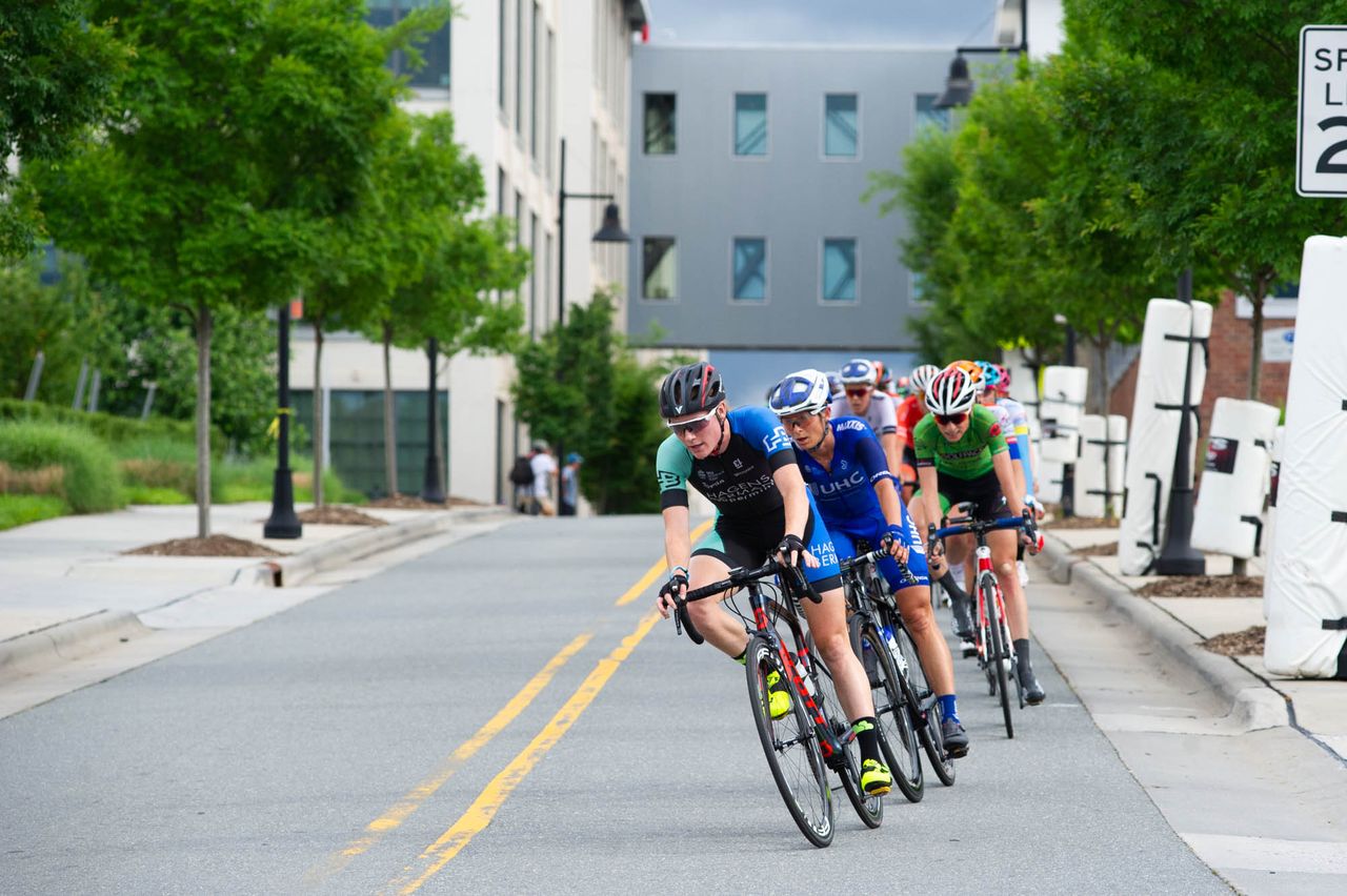The front of the peloton comes over the top of the climb in the criterium
