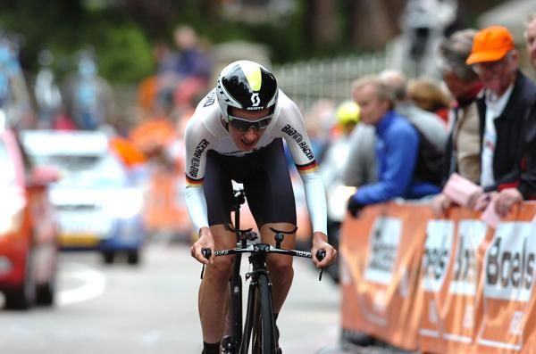 Judith Arndt (Germany) powers her way to the rainbow jersey