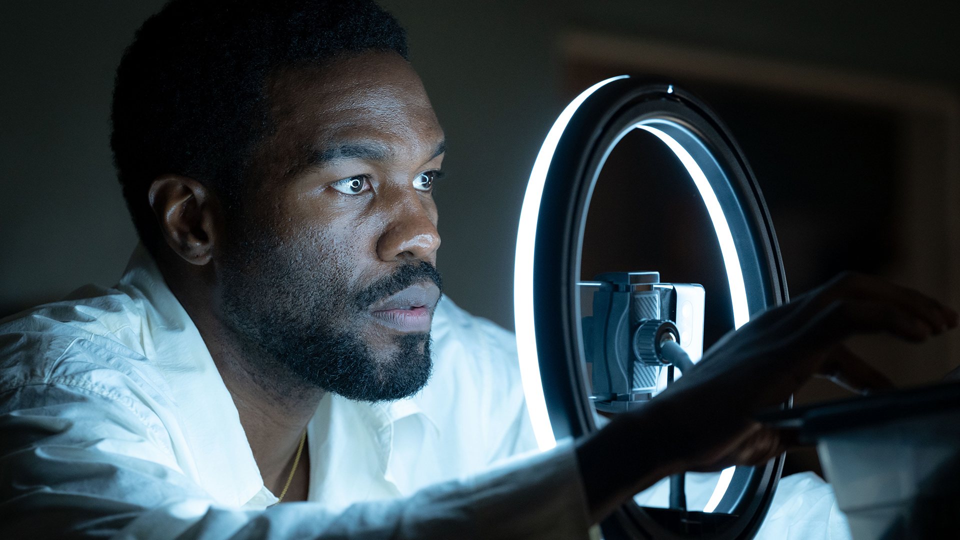 Simon Williams preparing to record an audition tape in front of a ring light in Wonder Man