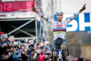 Mathieu van der Poel crushes it again with solo win in Gavere World Cup