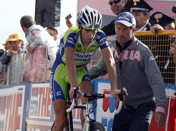 A vacant looking Nibali (Liquigas) crosses the line