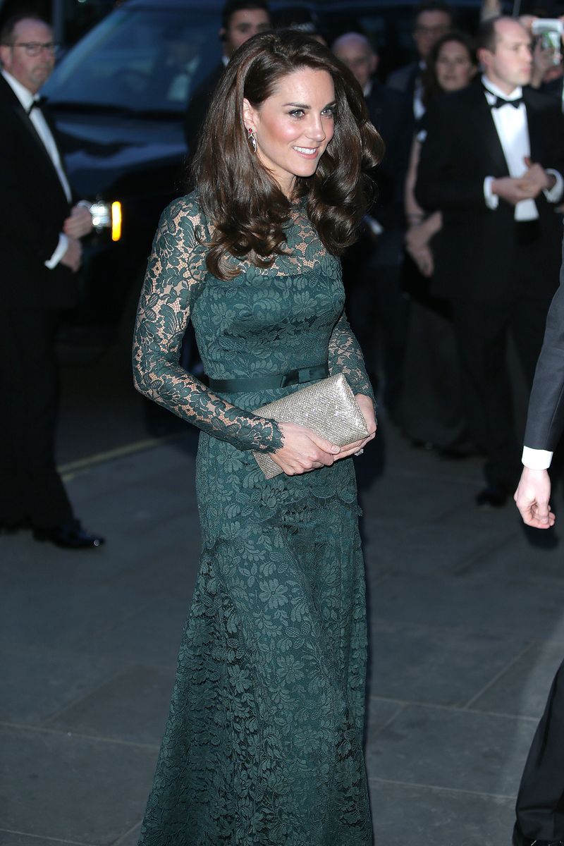 Dress, Clothing, Hairstyle, Fashion, Premiere, Long hair, Event, Gown, Shoulder, Carpet,