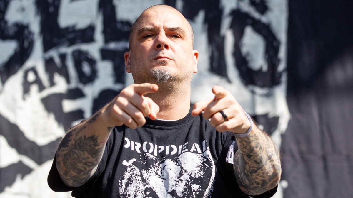 Phil Anselmo onstage