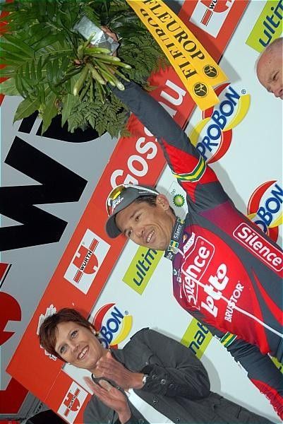 Australian Robbie McEwen (Silence-Lotto) with the victory flowers.