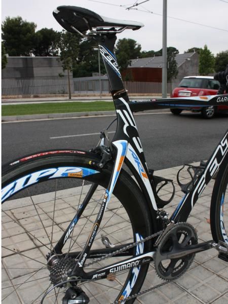 The Felt AR's rear end closely resembles that of the company's DA TT/Tri bike.