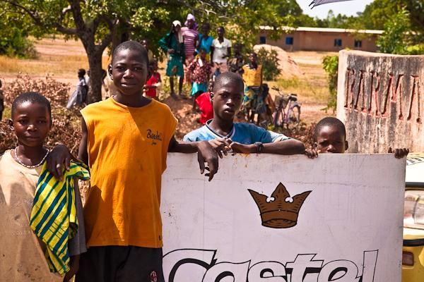 Young spectators came to watch the intermediate sprint in Barma.