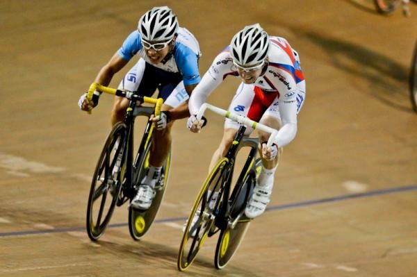 Glen O'Shea and Caleb Ewan sprinting for the line for the minor places in the Madison.