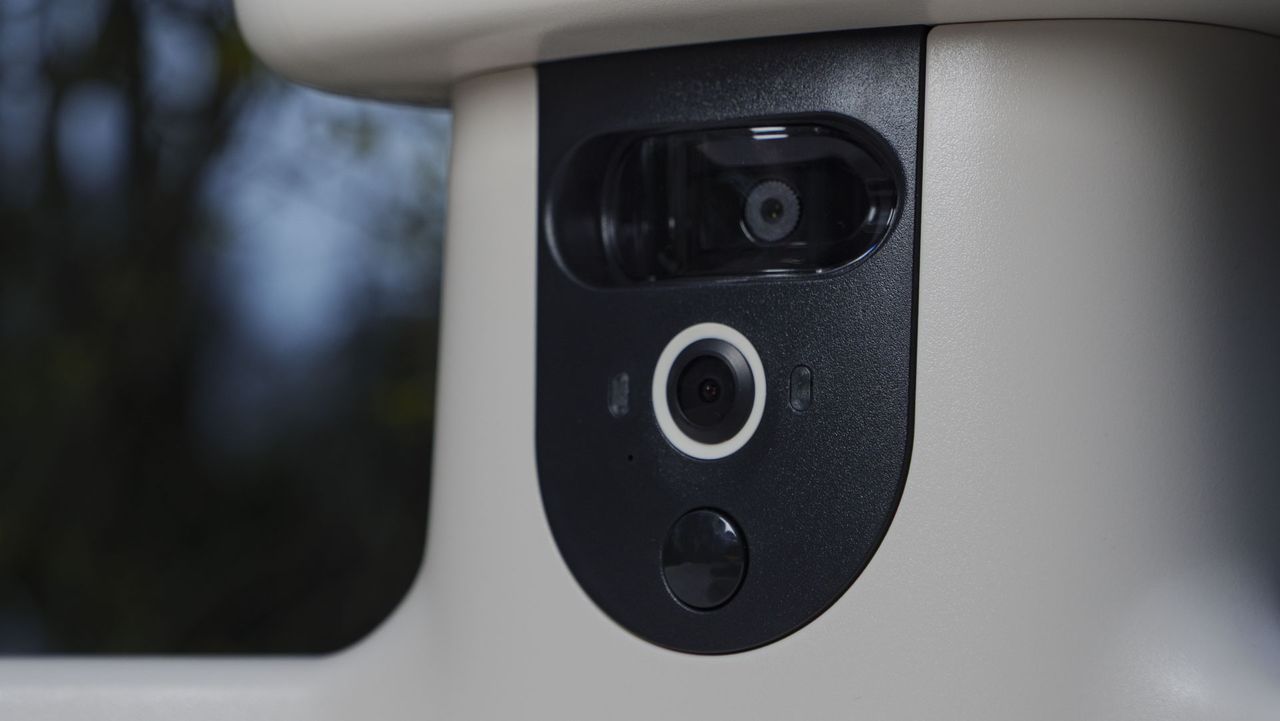 Close up of the Birdfy Bird Bath Pro's camera