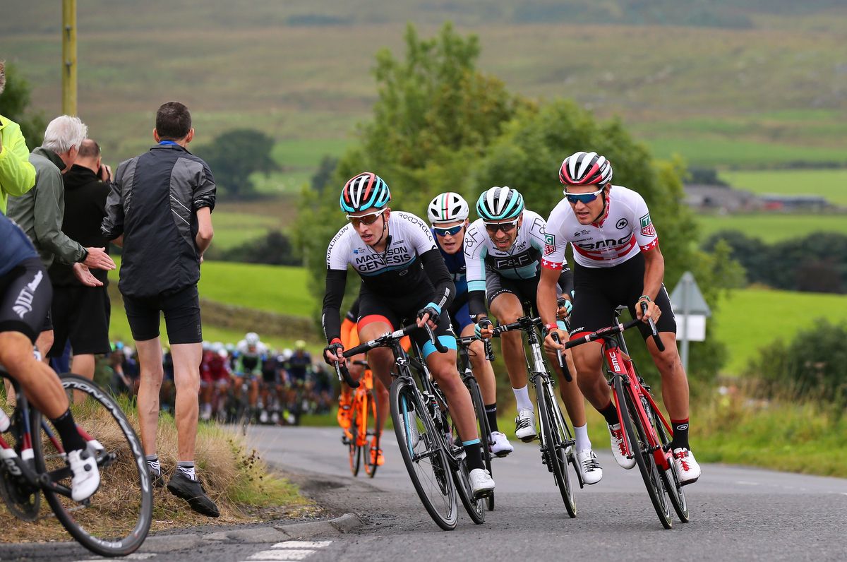 The breakaway builds its advantage