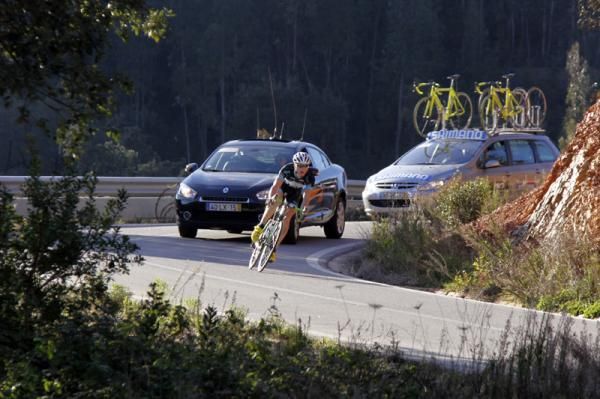Tom&aacute;s Swift-Metcalfe (Carmim-Prio) alone in the lead after dropping his two breakaway companions.