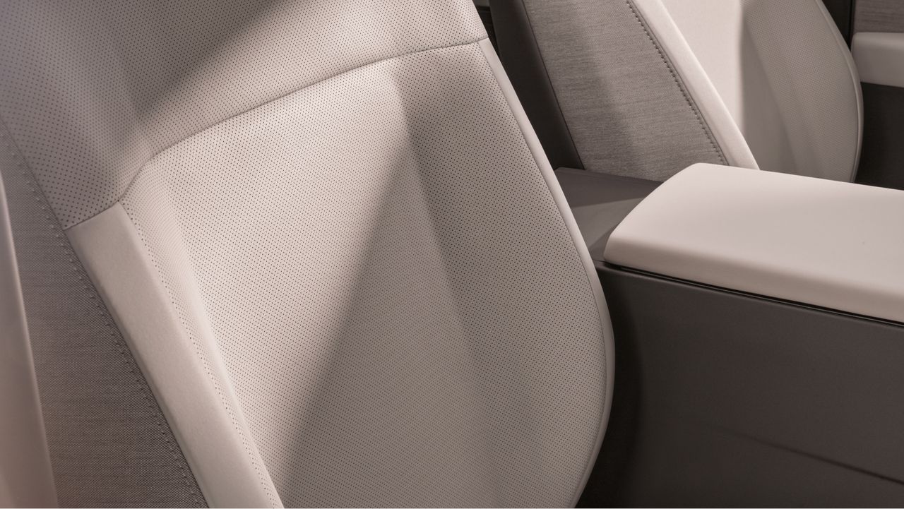 Minimal design detailing inside the Range Rover GT
