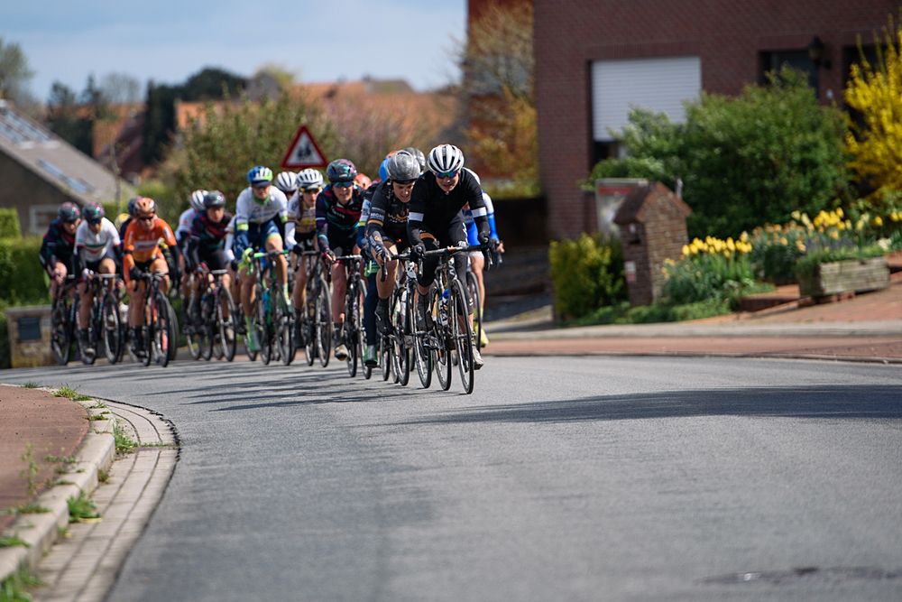 Marianne Vos leads the front group as they approach Rodeberg for the first of three ascents at Dwars door de Westhoek 2016