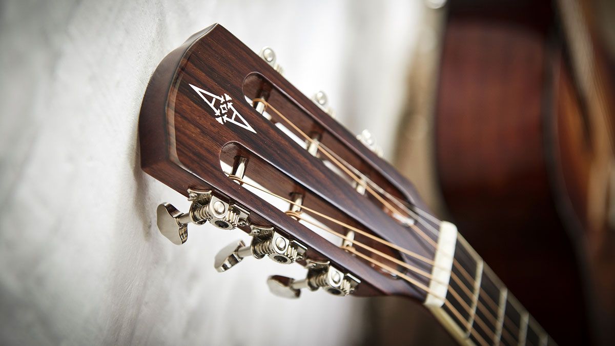 There's a nicely detailed slotted headstock with individual open gear nickel-plated tuners. Classy stuff.