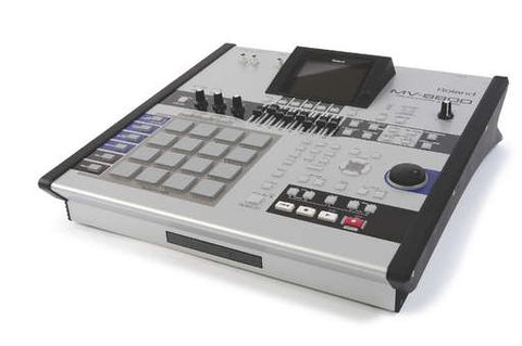 The 8800 can handle sequencing, synthesis, sampling, audio recording, effects processing, mastering and CD-writing.