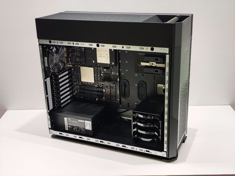 Supermicro DGX Station Device