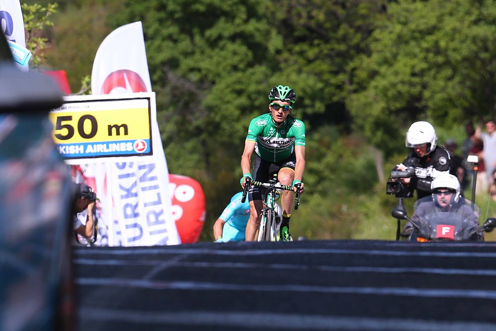 Pello Bilbao (Caja Rural) is on his way to winning stage 6