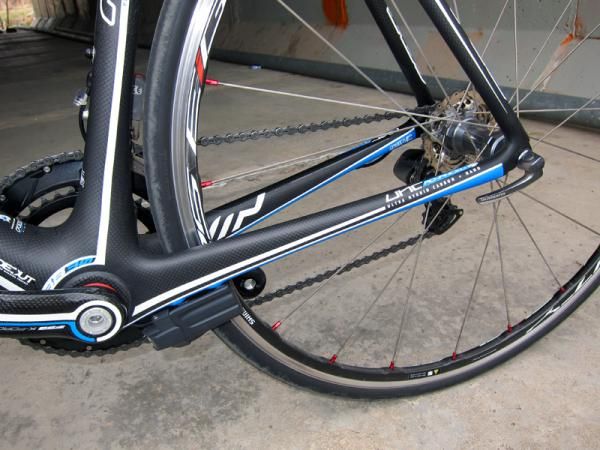 Chain stays are fat, tall, and smoothly tapered from front to rear