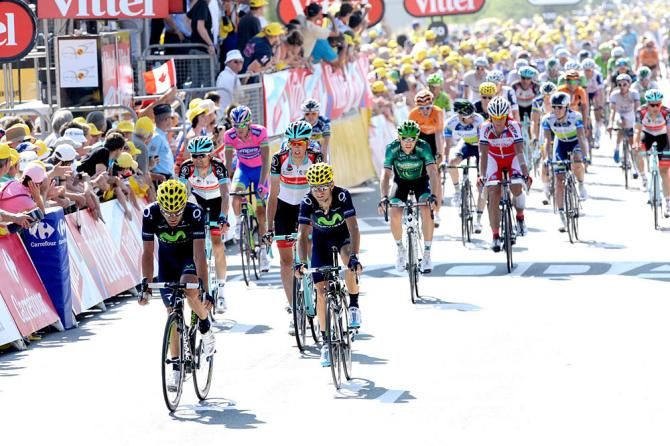 Alejandro Valverde (Movistar) rolls in