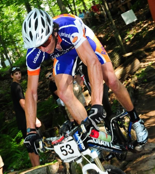 Few riders descend like Adam Craig (Team Giant).