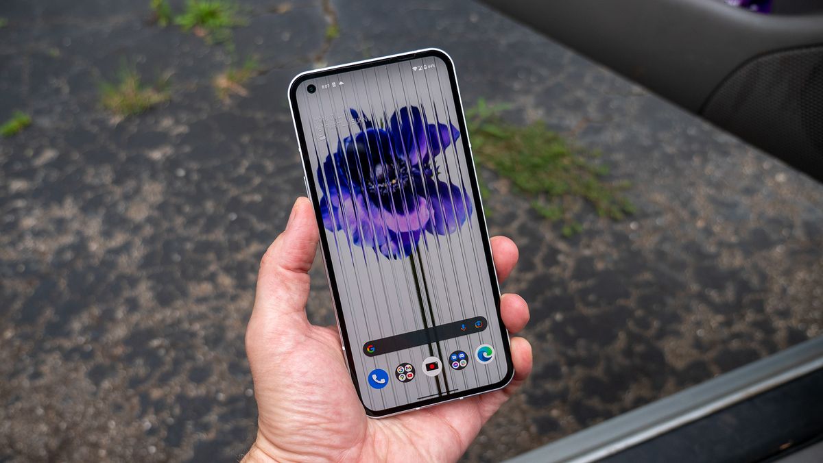 Nothing phone (1) display outside