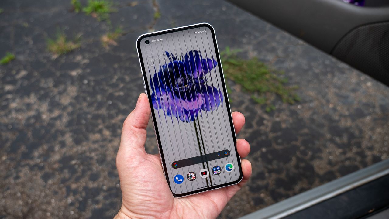 Nothing phone (1) display outside