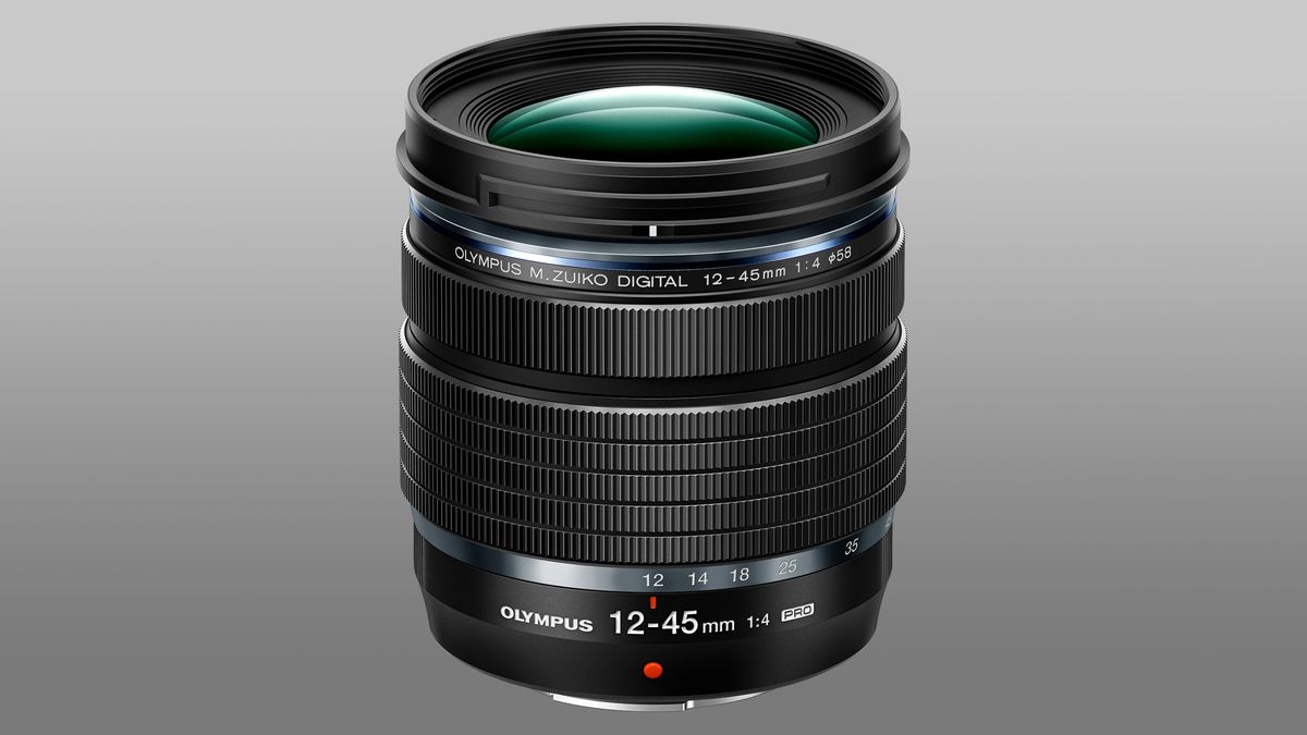 Olympus 12-45mm f/4 Pro lens is as light as an apple! 