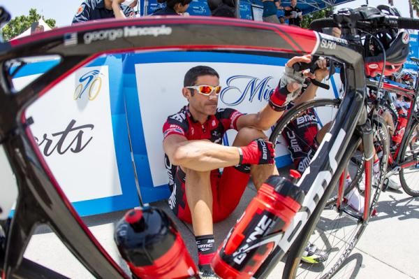 George Hincapie takes a load off, waiting for the start after a delay