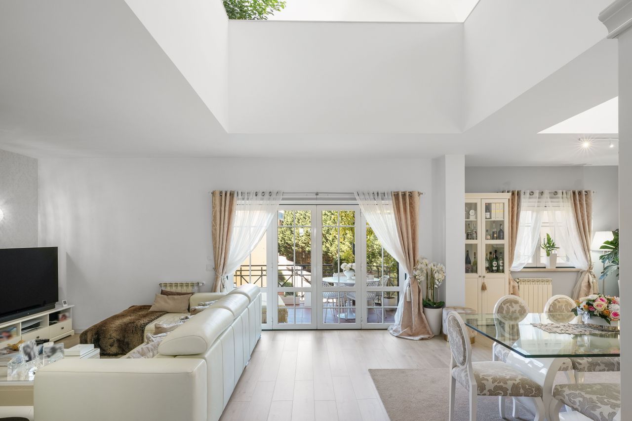 A real estate listing of a duplex in Sintra, Portugal.