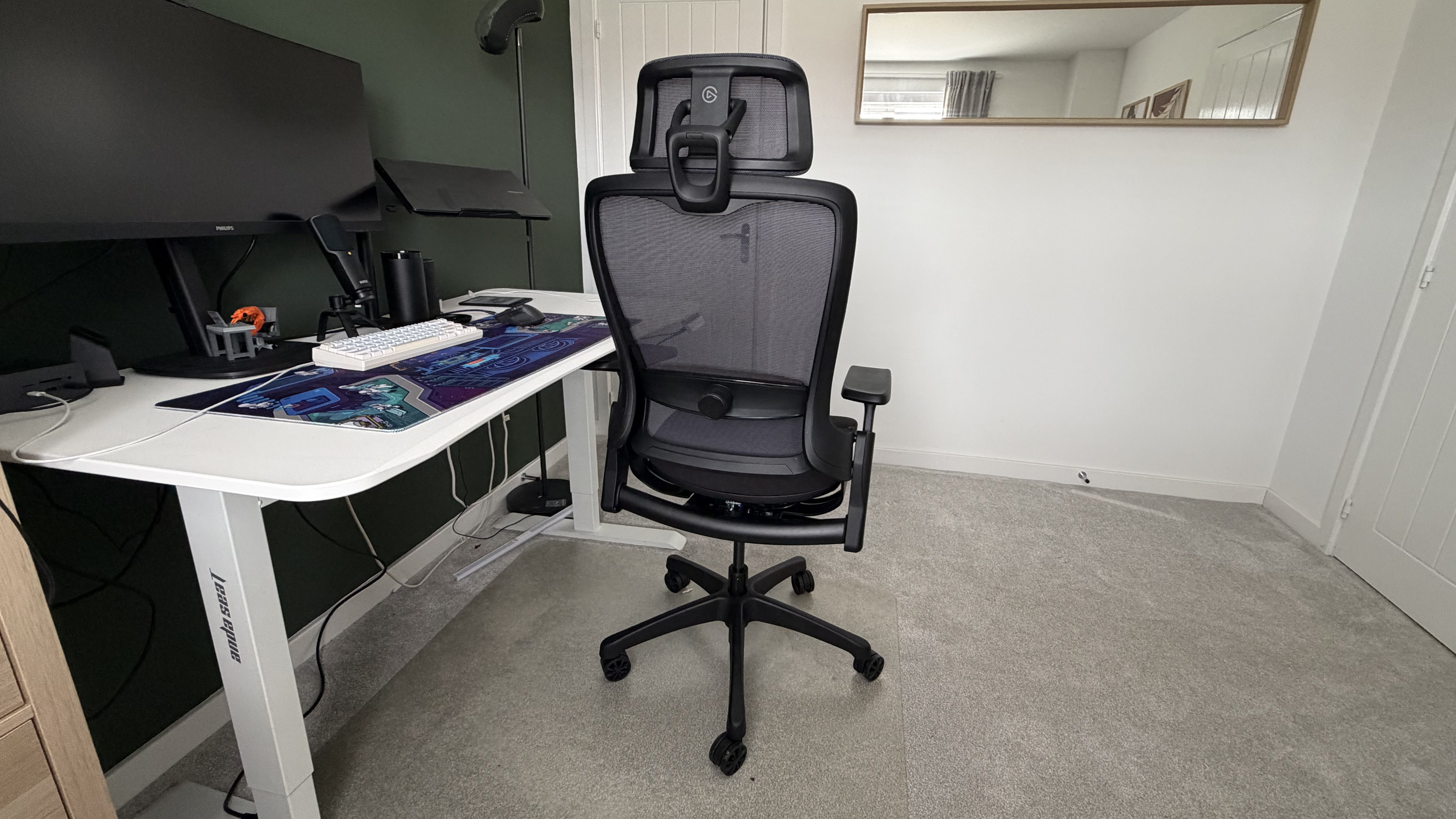 The back of the Elgato Embrace in a home office