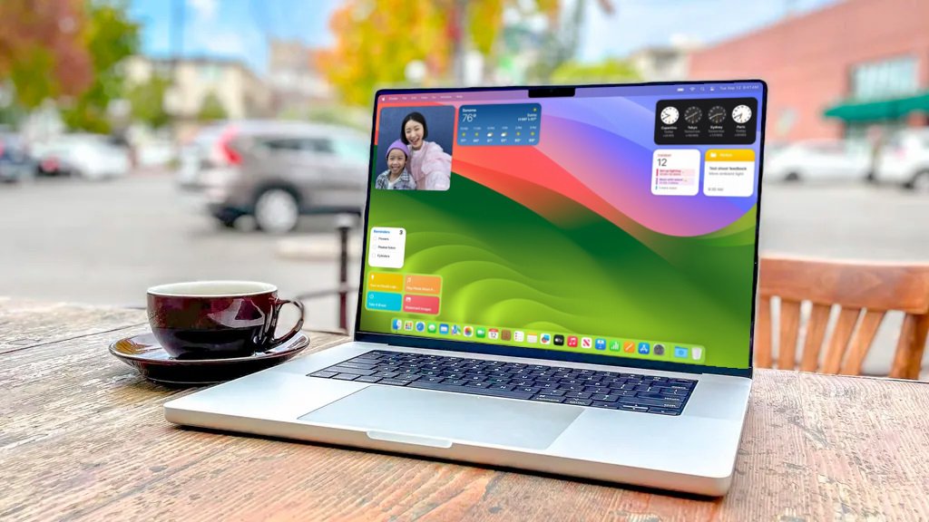 macOS Sonoma in esecuzione su un Mac all'esterno