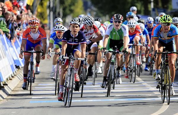 Bryan Coquard (France) had a fast finish but had to settle for silver.