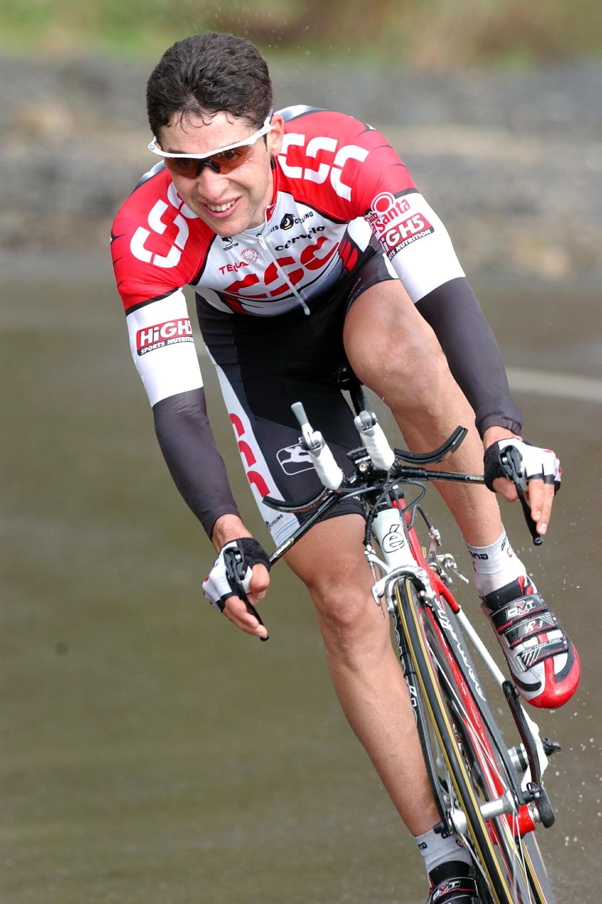 Carlos Sastre in early-season action in 2003.