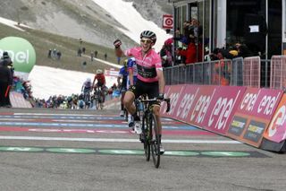 Simon Yates (Mitchelton-Scott) wins stage 9 of the Giro d'Italia