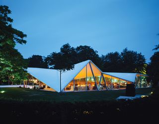 Zaha Hadid’s 2000 Serpentine Pavilion