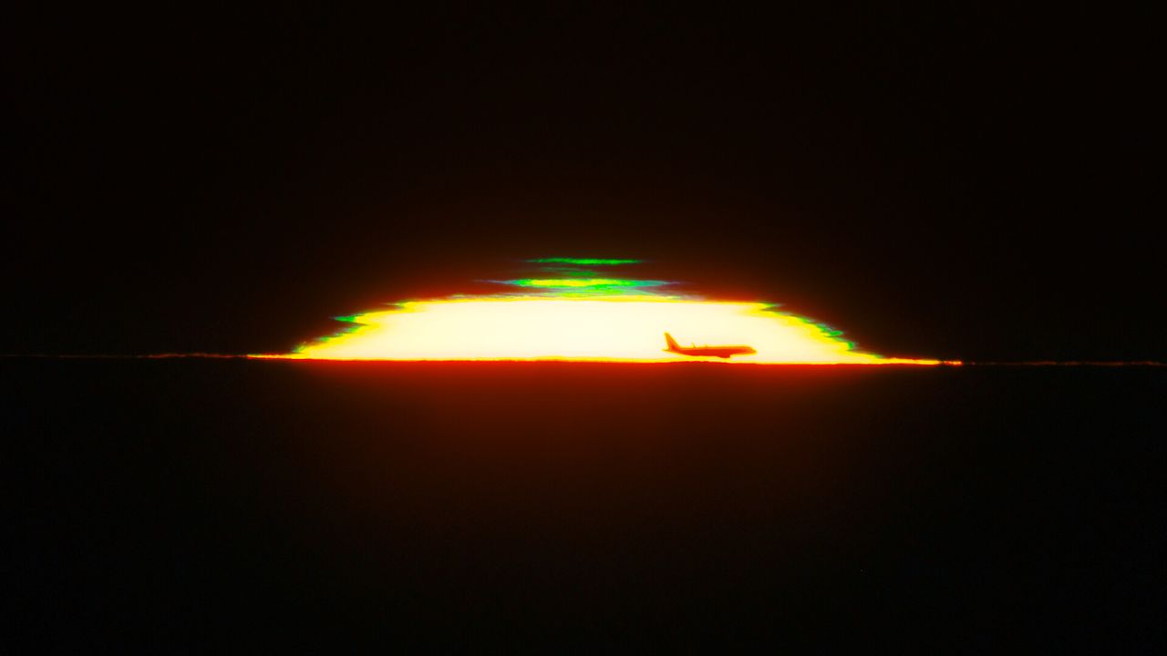 A green flash at sunset | Space photo of the day for Dec. 8, 2025