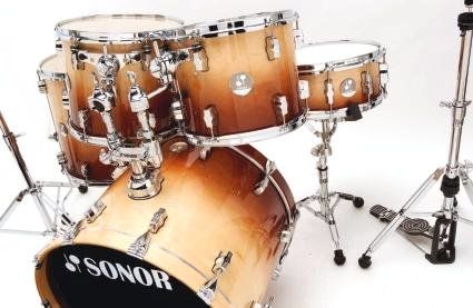 The nine-ply all-maple shells make for drums that are packed with maple warmth and capable of considerable volume