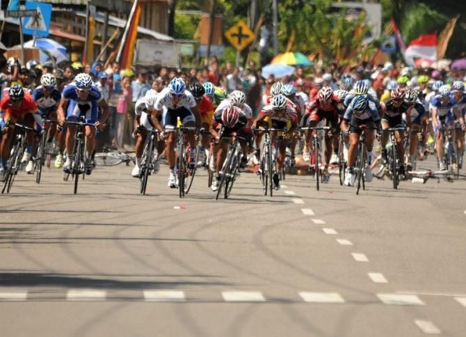 A large crashed marred the finish