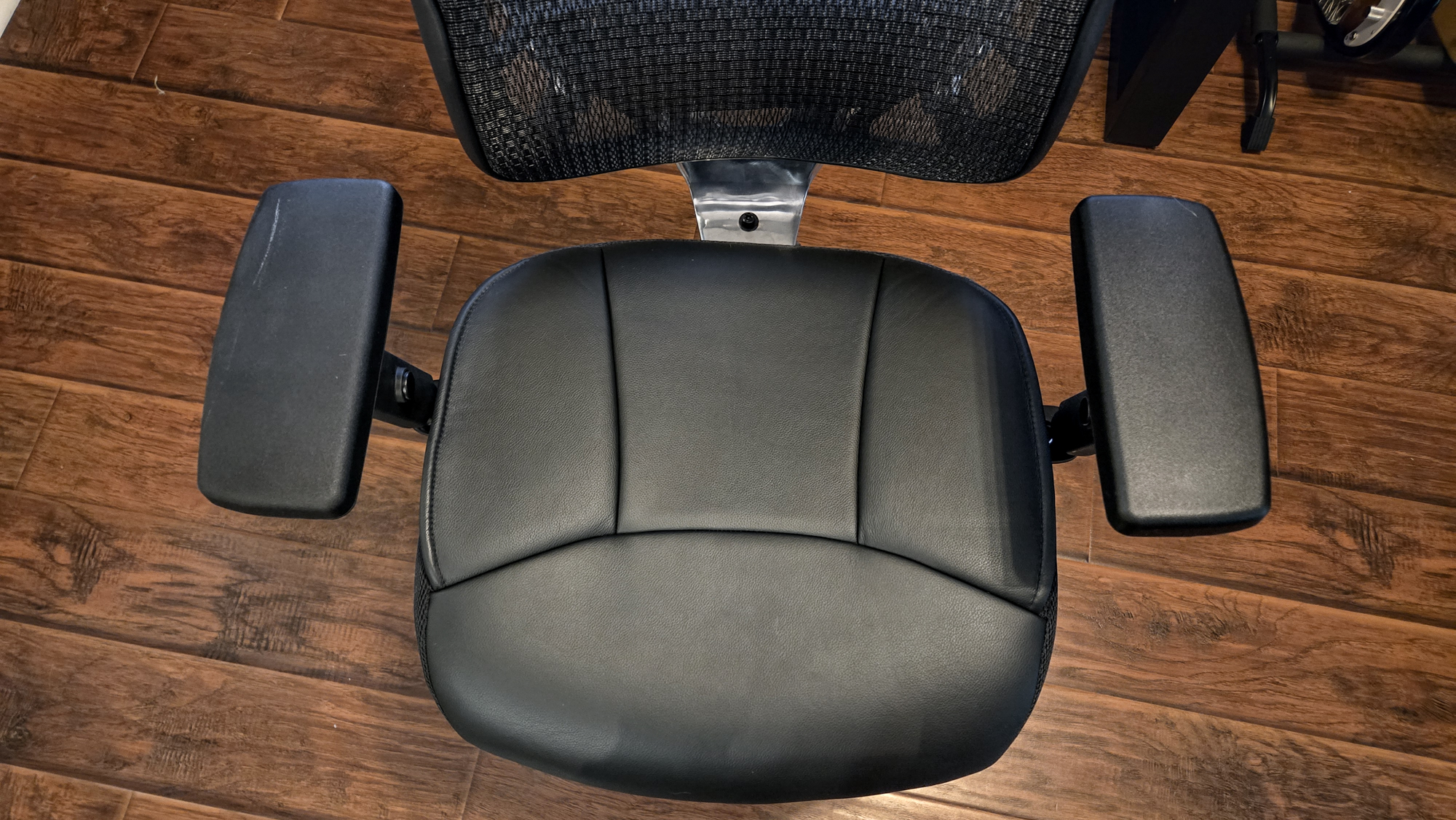 The Oak Hallow Aloria&#039;s leather seat and armrests seen from above