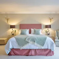 Marlborough Arms, WoodstockDistance to Blenheim:Trip Advisor rating: Marlborough Arms, WoodstockDistance to Blenheim:Trip Advisor rating: