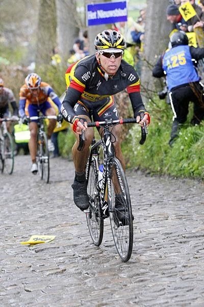 Stijn Devolder (Quick Step) was aggressive all day and separates himself from Flecha et al right here.