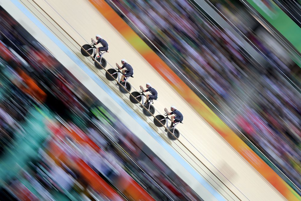 Team Great Britain on the way to team pursuit gold