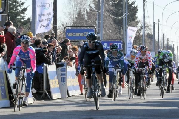 Greg Henderson (Team Sky) takes stage 1