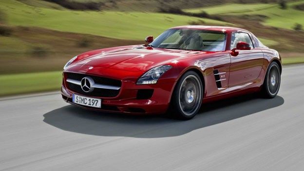 August: Mercedes SLS AMG Roadster