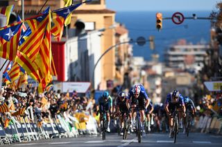 As it happened: French champion holds off Olympic champion to take stage 1 at Volta a Catalunya 2026