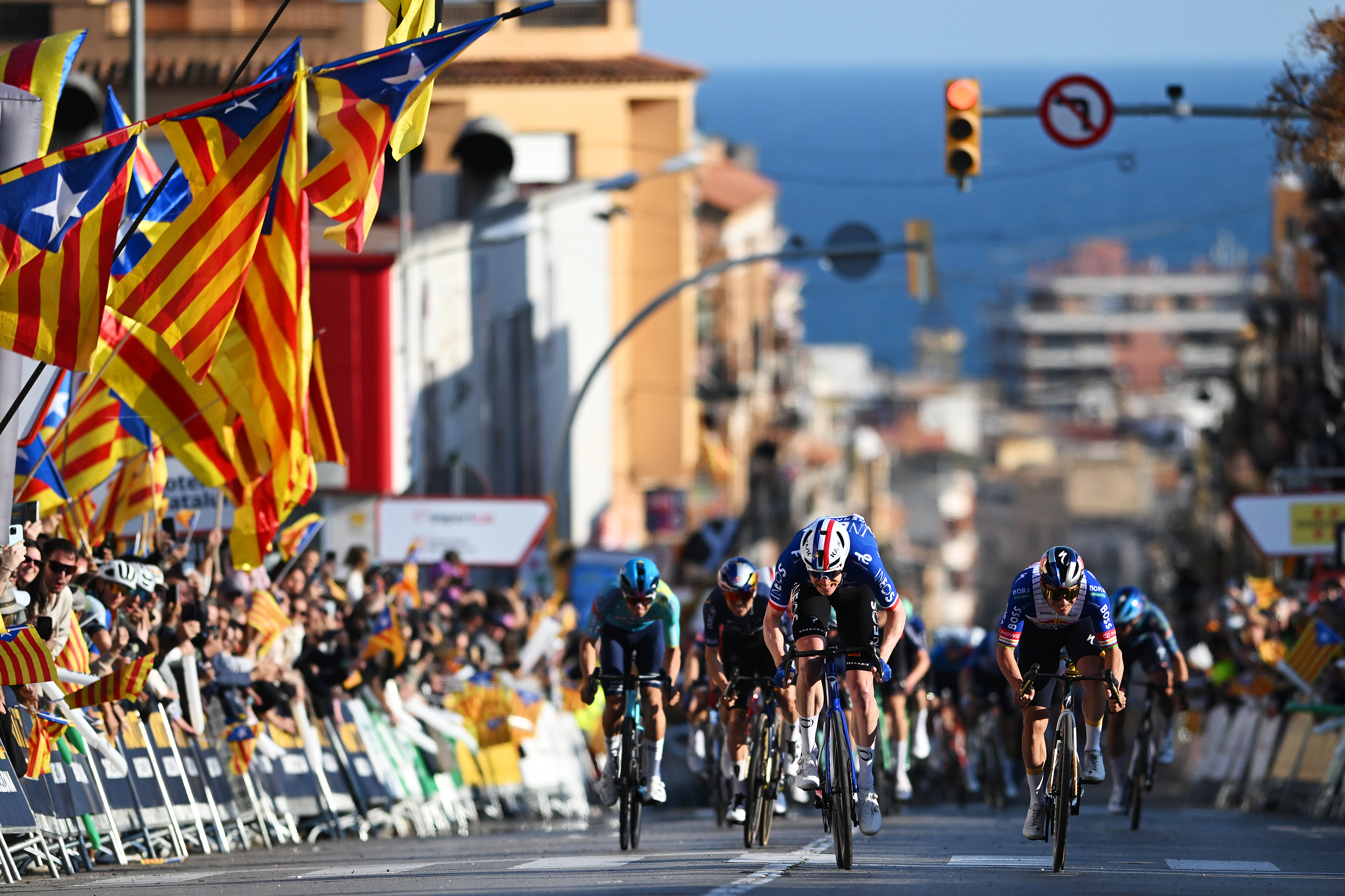 As it happened: French champion holds off Olympic champion to take stage 1 at Volta a Catalunya 2026