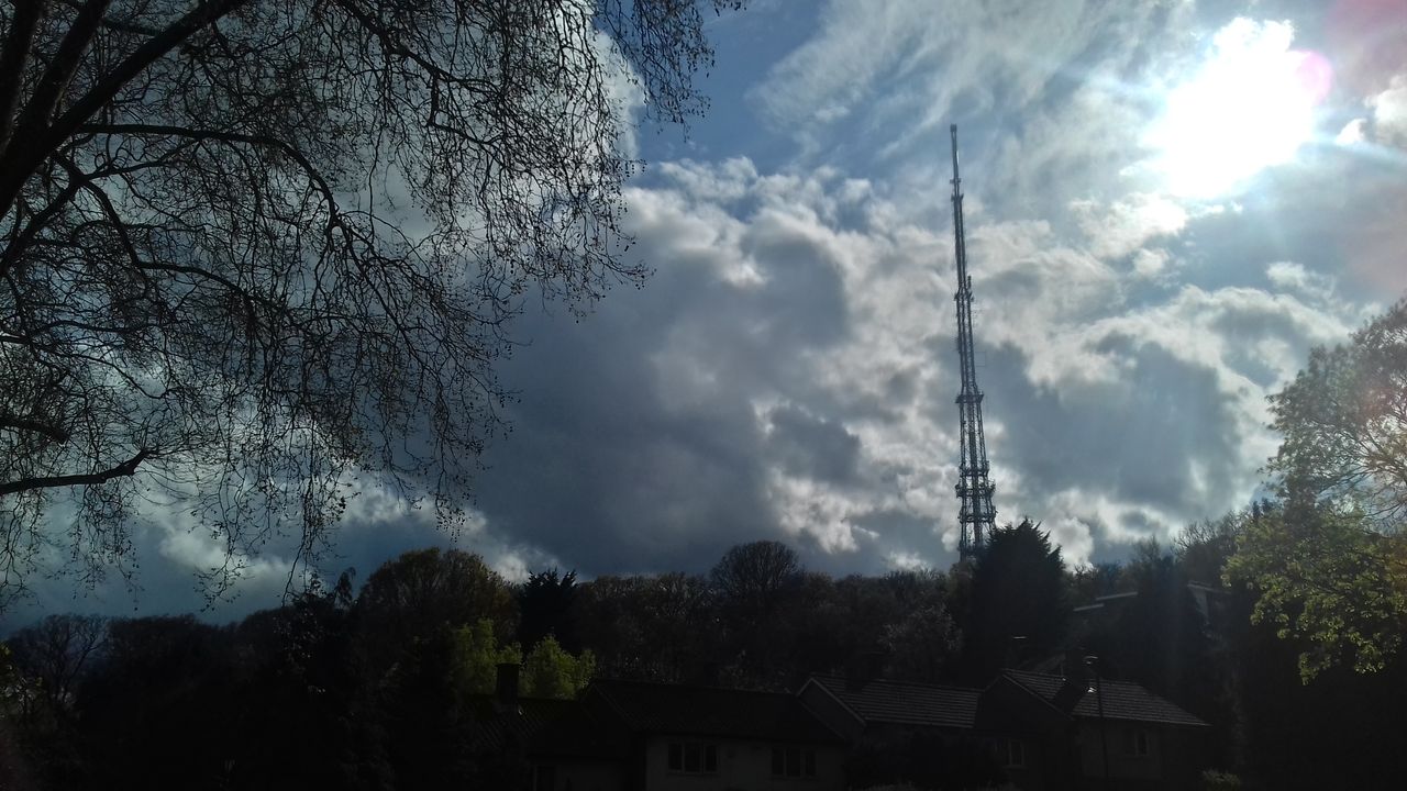 Shooting right into the sun and coming out with a usable-ish photo, we get to see the J3's HDR mode's chops in action